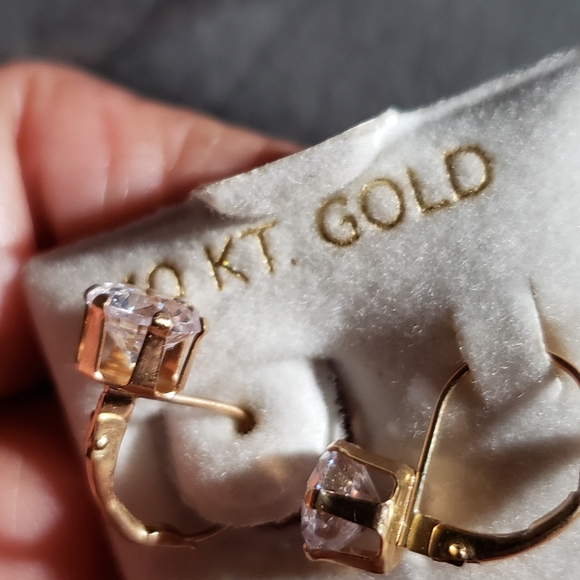 10 K GOLD PIERCED EARRINGS - Picture 5 of 7